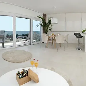Deja Views Apartment Split